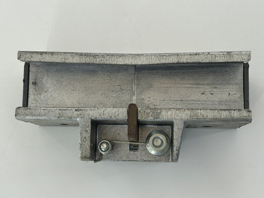 Novoferm Modell 500 Laufwagen Mitnehmer Zugschlitten Laufbock Laufschuh Laufkatze Schlitten Laufschlitten Rollenwagen Führungsschlitten Antriebsschlitten