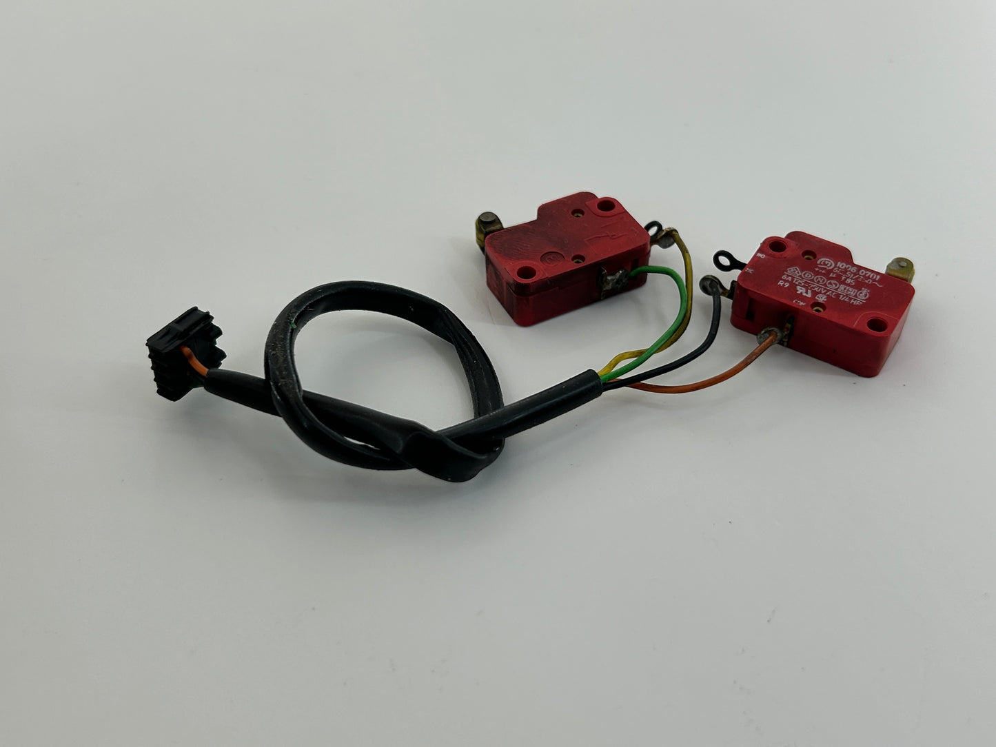 Berner GHT120 Endschalter Schalter Taster Positionsschalter Sensor Endanschlag Microschalter Kontaktschalter Knopf