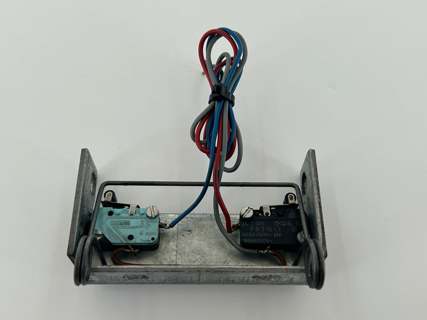 AEG Braitmaier Endschalter Schalter Taster Positionsschalter Sensor Endanschlag Microschalter Kontaktschalter Knopf