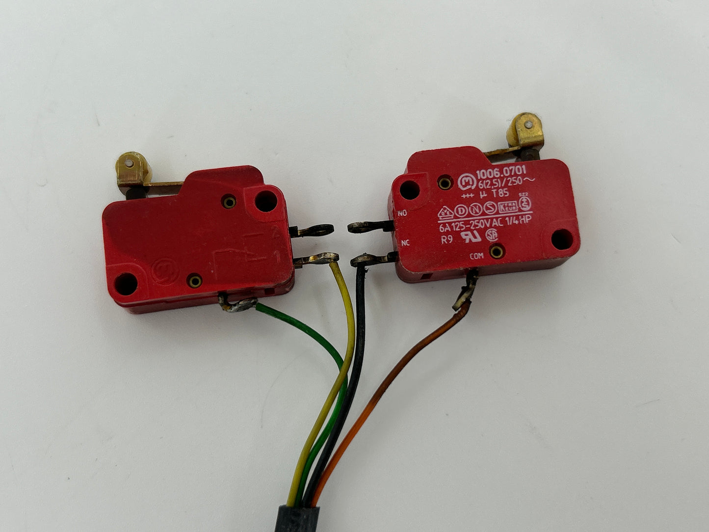 Berner GHT60 Endschalter Schalter Sensor Hallsensor Taster Positionsschalter Endanschlag Microschalter Kontaktschalter Knopf