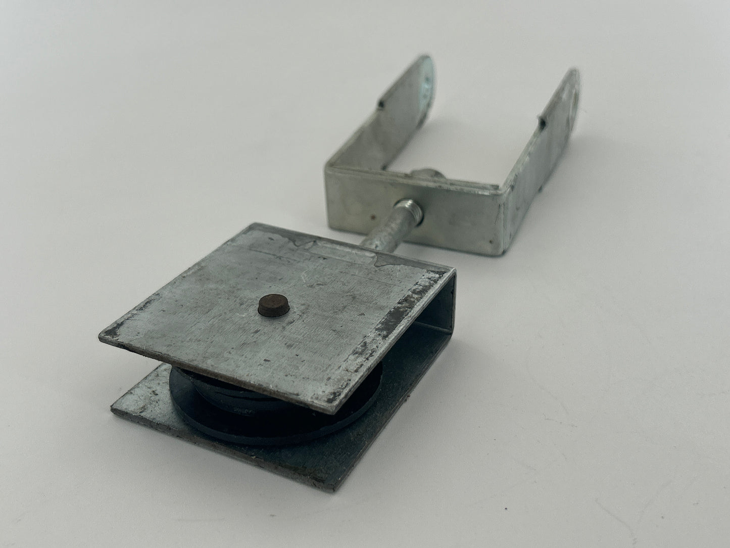 Novoferm Typ49 Riemenenspanner Umlenkung Rolle Spannvorrichtung Rad Laufrolle Umlenkrolle Führungsrolle Spannrolle Antriebsrolle Endstück Riemenumlenkung Kettenwender