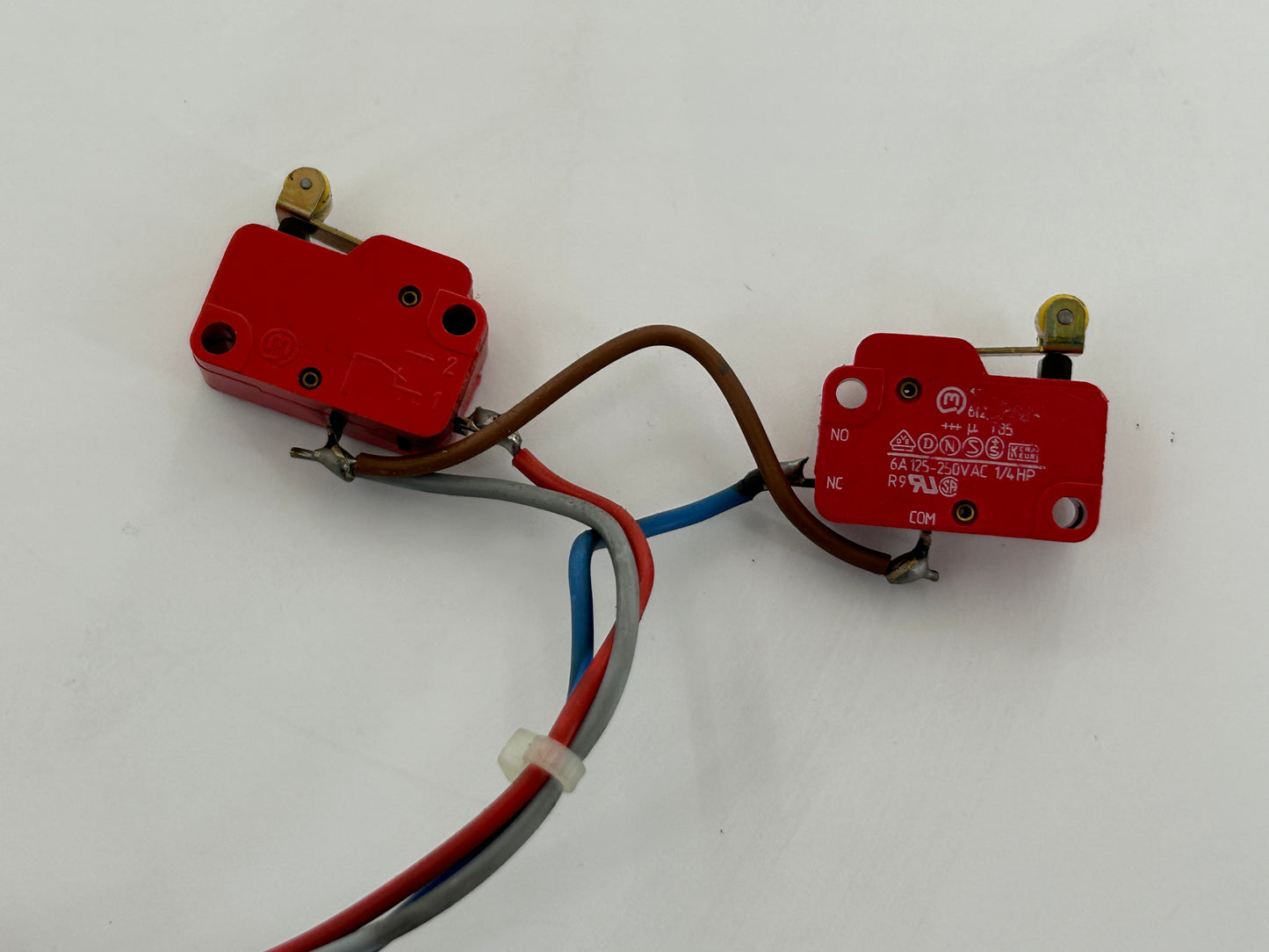 Bernal BA2000. Endschalter Schalter Taster Positionsschalter Microschalter