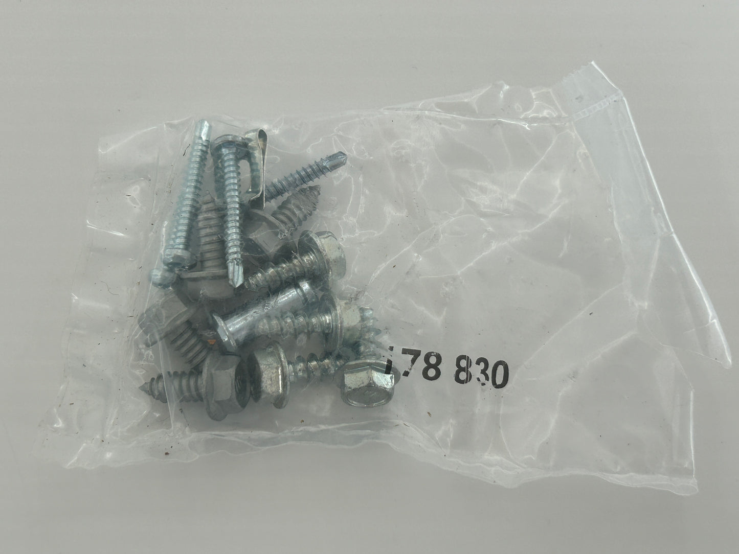Alulux Detolux 220.2 Schrauben Schraubenpaket Dübel Stift
