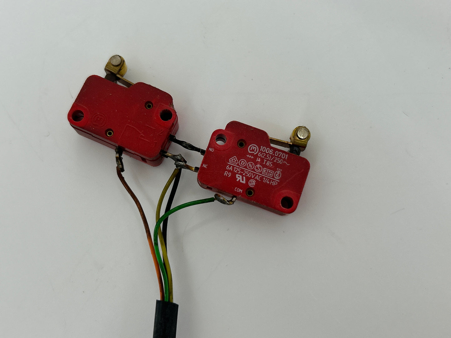 Berner GHT60 Endschalter Schalter Sensor Hallsensor Taster Positionsschalter Endanschlag Microschalter Kontaktschalter Knopf