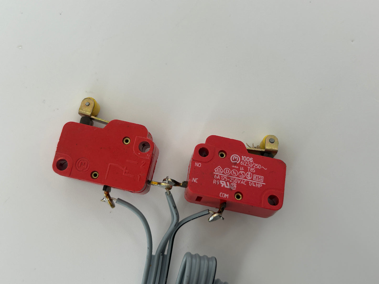 Bernal BT60 Endschalter Sensor Schalter Hallsensor Taster Positionsschalter Endanschlag Microschalter Kontaktschalter Knopf