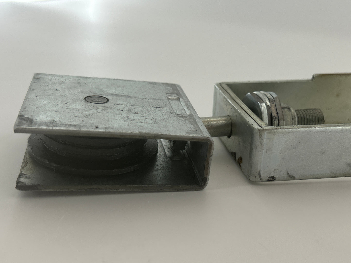 Tormatic GTA540E Riemenenspanner Umlenkung  Rolle Spannvorrichtung Rad Laufrolle Umlenkrolle Führungsrolle Spannrolle Antriebsrolle Endstück Riemenumlenkung Kettenwender