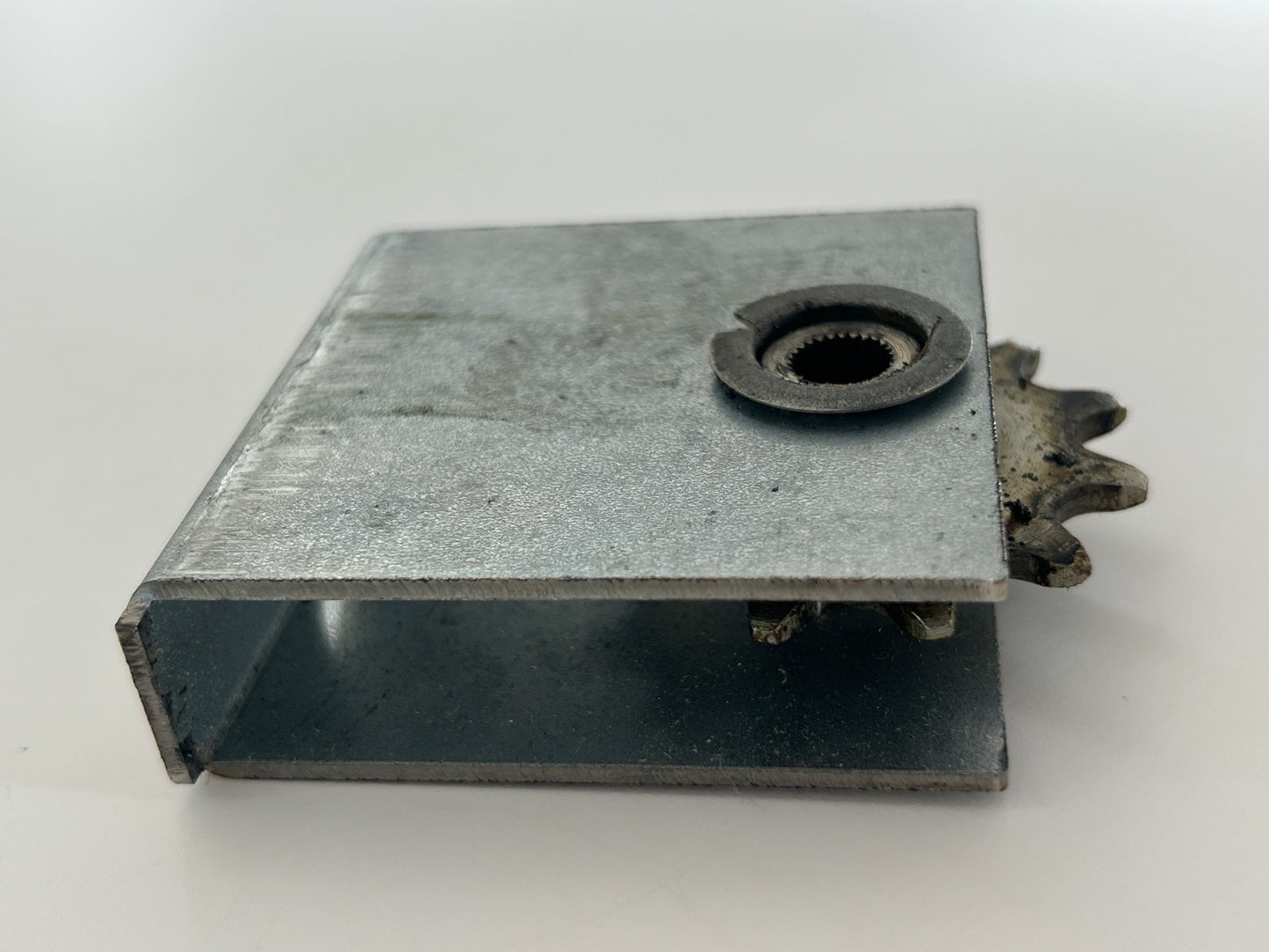 Belfox Fabia 80 Umlenkung Rolle Spannvorrichtung Rad Ersatzteil Laufrolle Umlenkrolle Führungsrolle Spannrolle Antriebsrolle Kettenwender Kettenspanner Kettenführung Endstück Kettenumlenkung Kettenspreizer