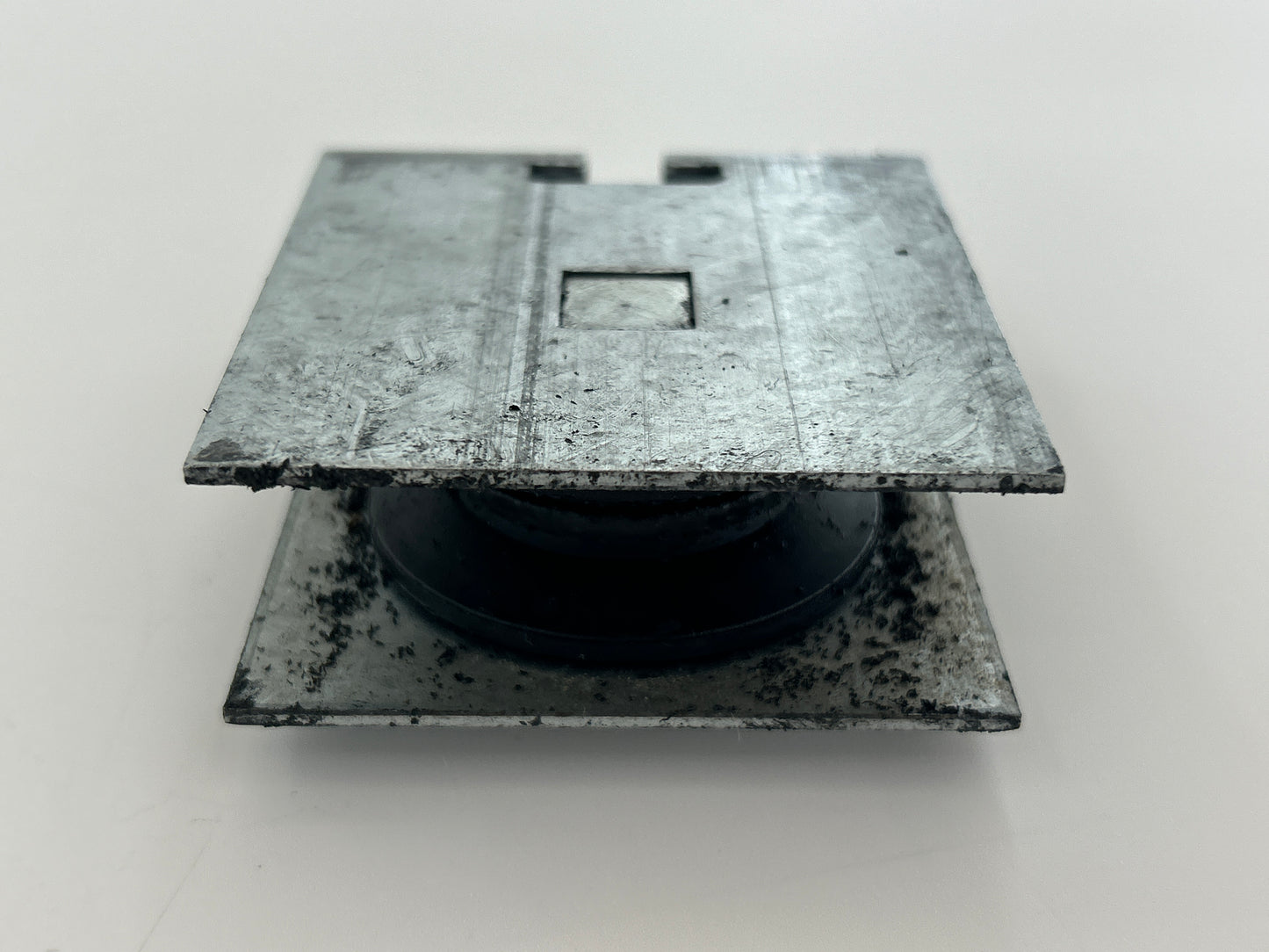 Novoferm 502 Umlenkung Rolle Spannvorrichtung Rad Ersatzteil Laufrolle Umlenkrolle Führungsrolle Spannrolle Antriebsrolle Kettenwender Kettenspanner Kettenführung Endstück Kettenumlenkung Kettenspreizer