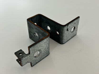 Berner BT60 Torbefestigung Torwinkel Toranbindern Torbeschlag Torblattwinkel Winkel Halterung Halter Haltewinkel Torbeschlagswinkel Toranschlusskonsole Torverschluss