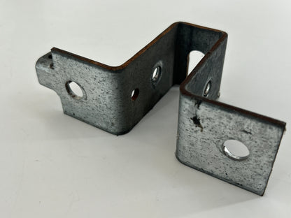 Berner BT60 Torbefestigung Torwinkel Toranbindern Torbeschlag Torblattwinkel Winkel Halterung Halter Haltewinkel Torbeschlagswinkel Toranschlusskonsole Torverschluss