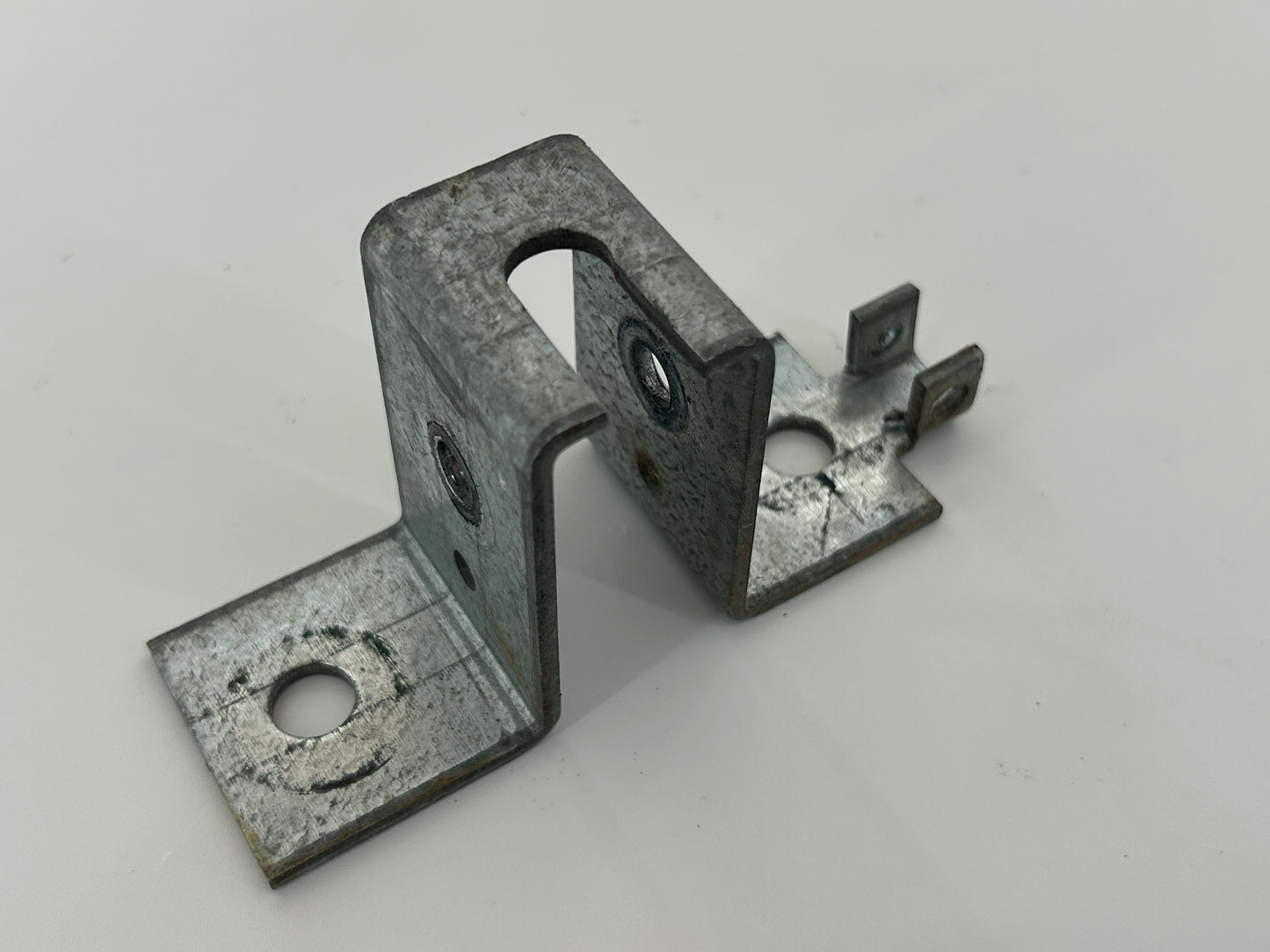 Berner GHT60 Torbefestigung Torwinkel Toranbindern Torbeschlag Torblattwinkel Winkel Halterung Halter Haltewinkel Torbeschlagswinkel Toranschlusskonsole Torverschluss