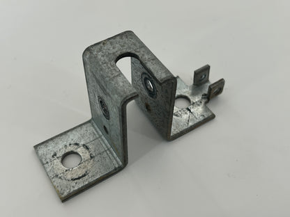 Berner GHT60 Torbefestigung Torwinkel Toranbindern Torbeschlag Torblattwinkel Winkel Halterung Halter Haltewinkel Torbeschlagswinkel Toranschlusskonsole Torverschluss