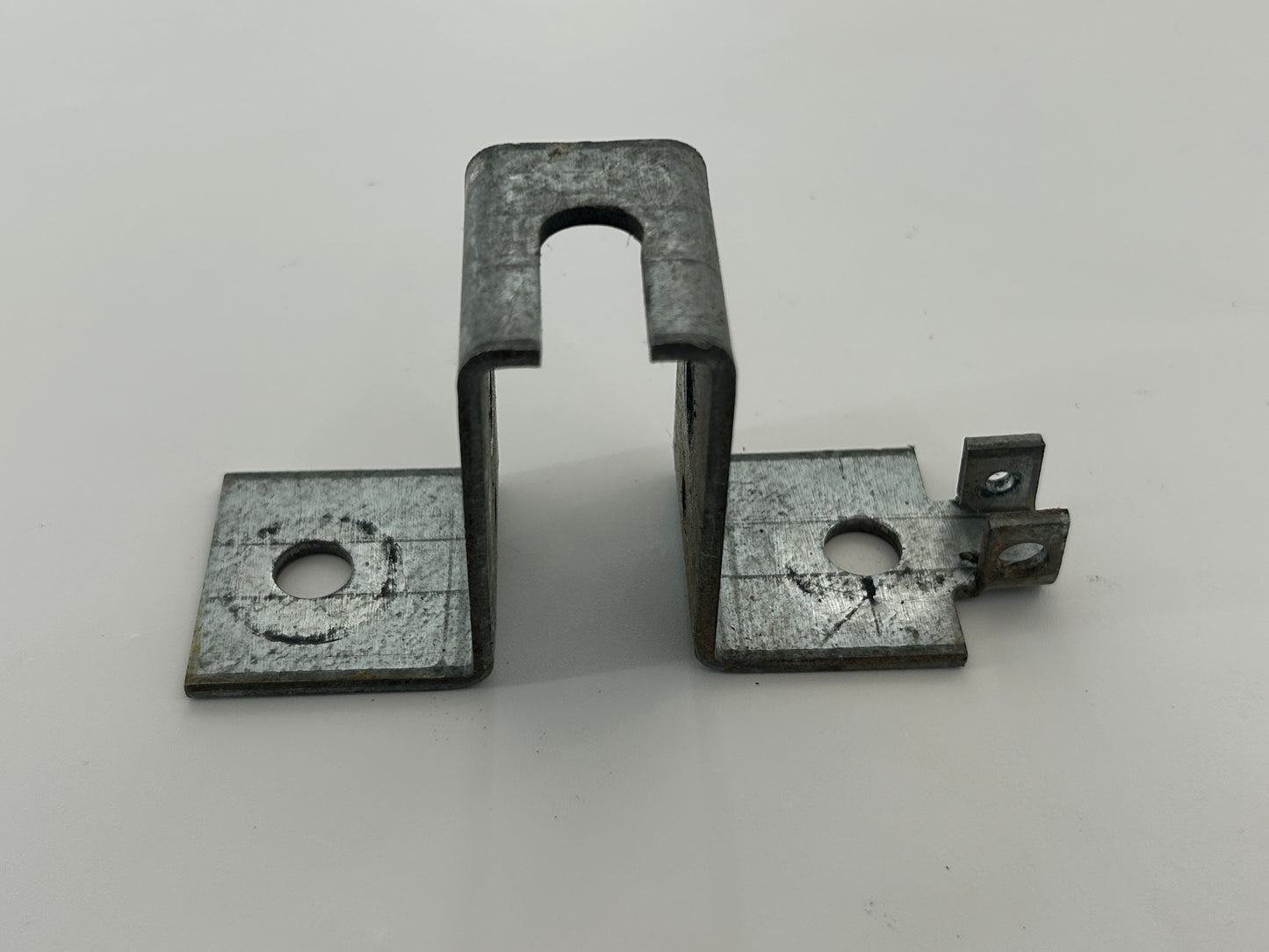 Berner GHT60 Torbefestigung Torwinkel Toranbindern Torbeschlag Torblattwinkel Winkel Halterung Halter Haltewinkel Torbeschlagswinkel Toranschlusskonsole Torverschluss