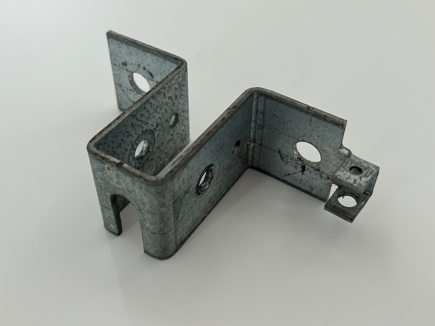 Berner GHT60 Torbefestigung Torwinkel Toranbindern Torbeschlag Torblattwinkel Winkel Halterung Halter Haltewinkel Torbeschlagswinkel Toranschlusskonsole Torverschluss