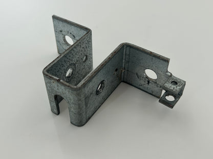 Berner GHT60 Torbefestigung Torwinkel Toranbindern Torbeschlag Torblattwinkel Winkel Halterung Halter Haltewinkel Torbeschlagswinkel Toranschlusskonsole Torverschluss