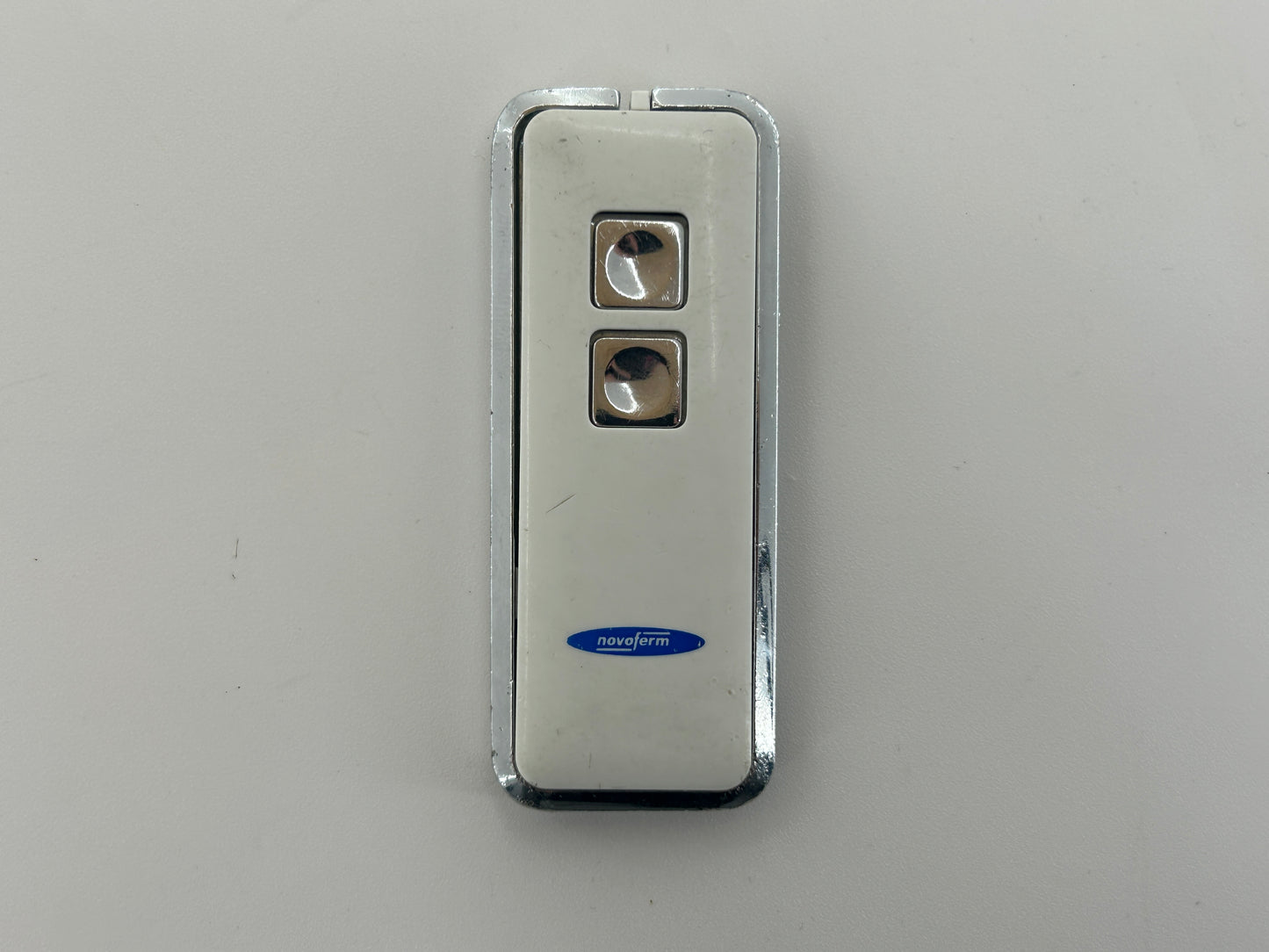 Novoferm 5535 Fernbedienung Handsender Funkhandsender Fernsteuerung Toröffner Funktaster Schalter Transmitter Drücker Handöffner Funk