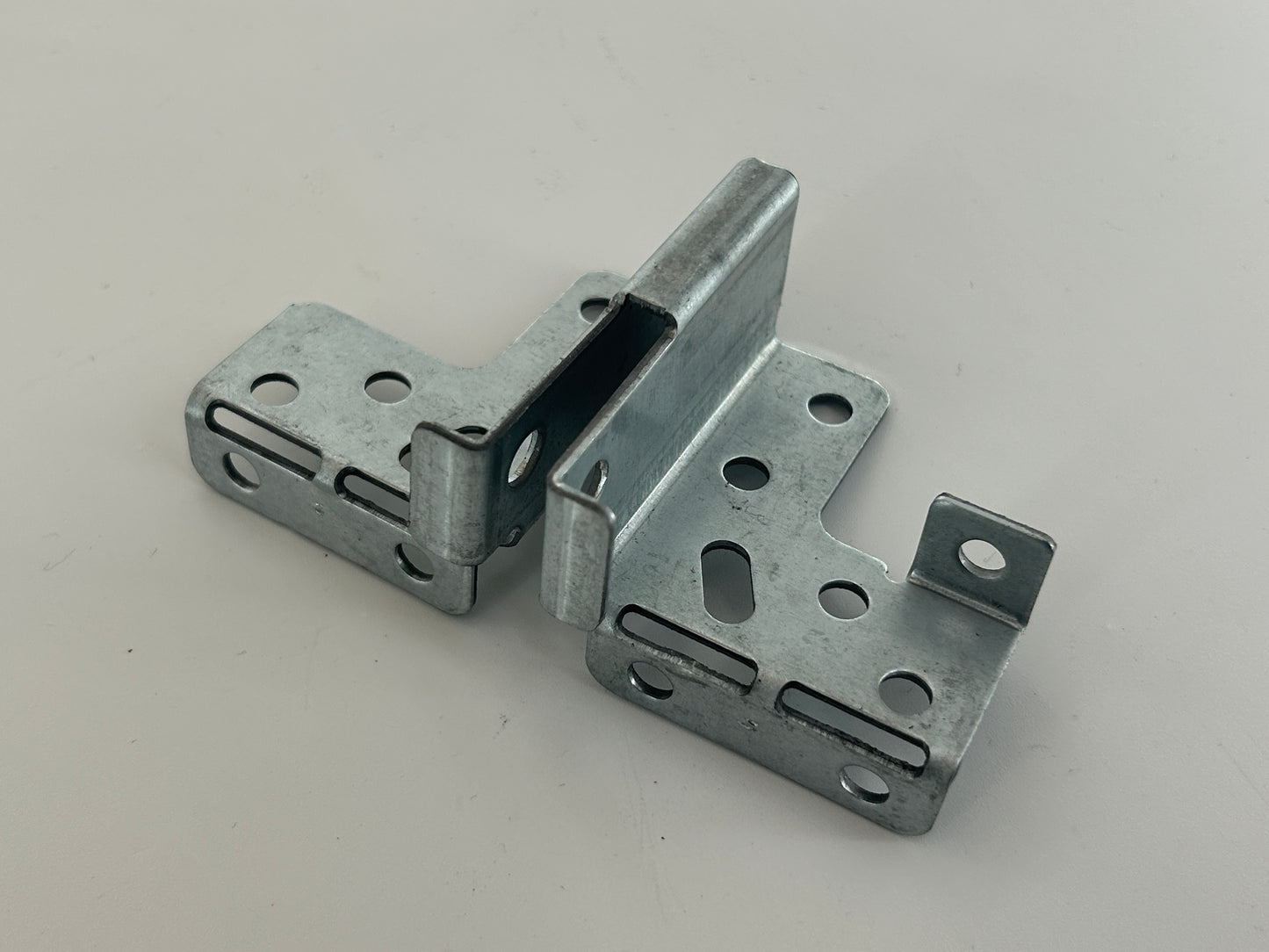 Novoferm Tormatic Novomatic 413 Torbefestigung Torwinkel Toranbindern Torbeschlag Torblattwinkel Winkel Halterung Halter Haltewinkel Torbeschlagswinkel Toranschlusskonsole Torverschluss