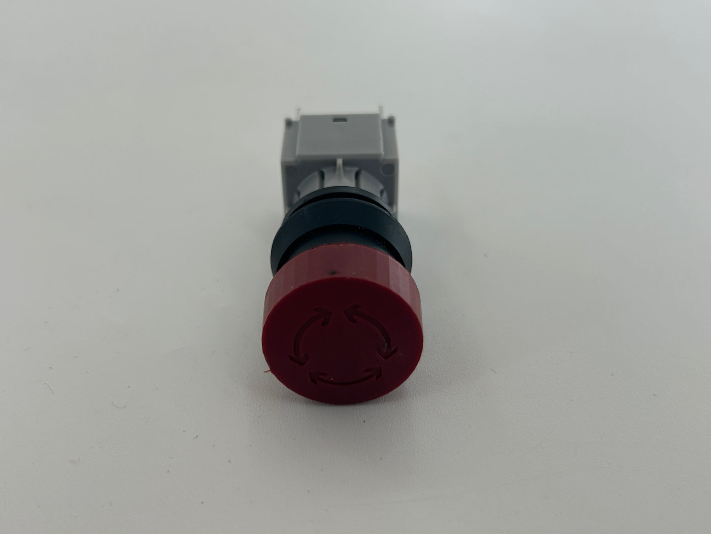 Hauss Elektronik GmbH Kehl V7.0 R6 Gegenverkehr NotAus Schalter Hauptschalter Knopf Hebelschalter Umschalter AN AUS Taster Notaus Drucktaster Taster