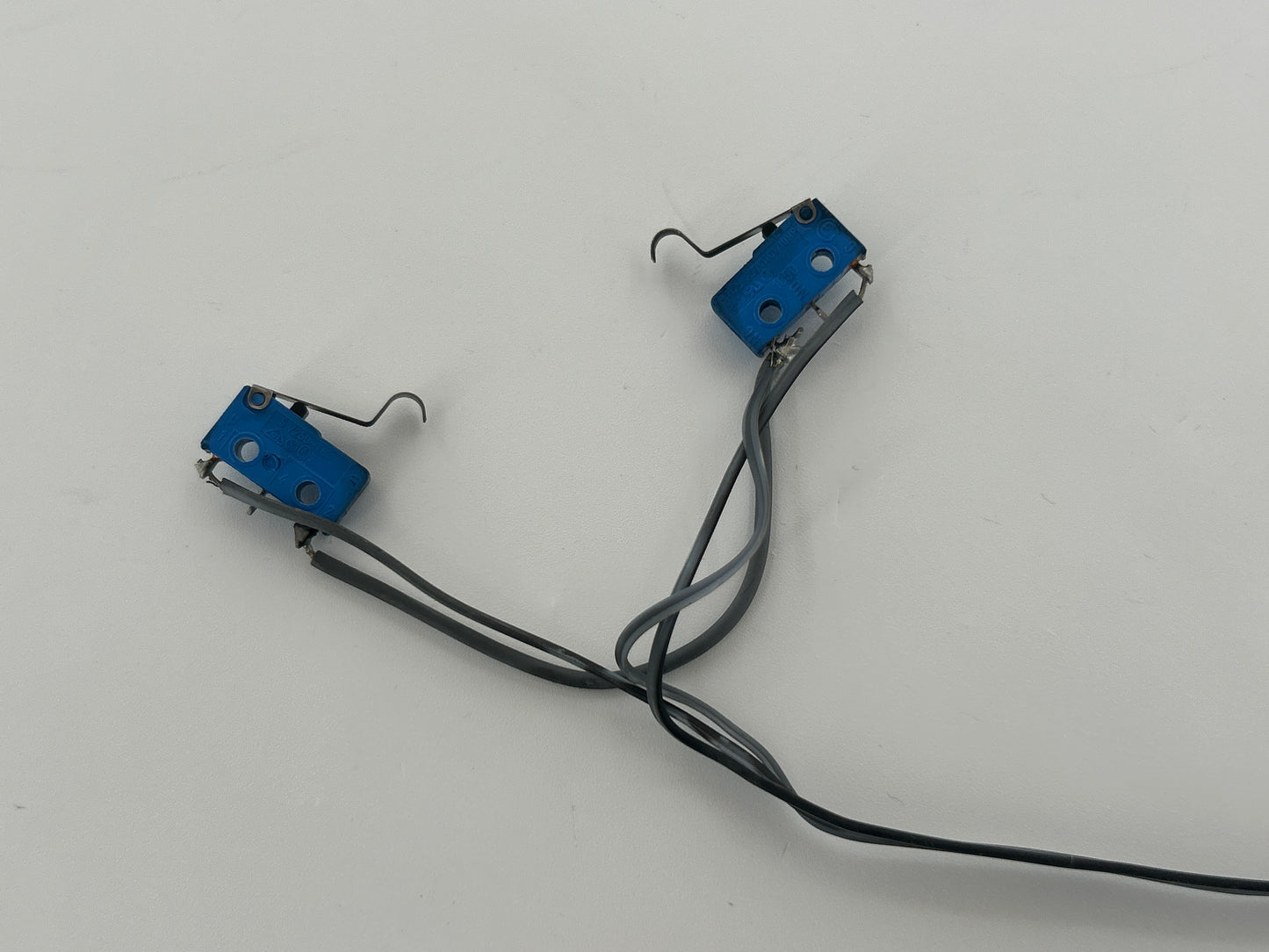 Seip ST77 Endschalter Sensor Schalter Positionsschalter Hallsensor Taster Endanschlag  Microschalter Kontaktschalter Tastkontakt ID Geber