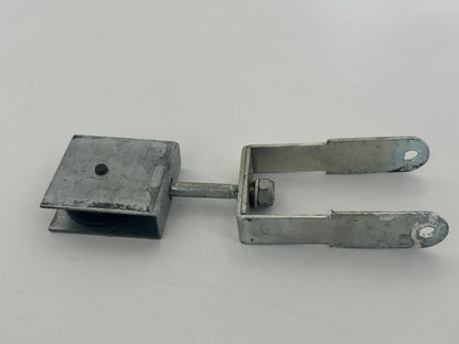 Novoferm Typ49 Riemenenspanner Umlenkung Rolle Spannvorrichtung Rad Laufrolle Umlenkrolle Führungsrolle Spannrolle Antriebsrolle Endstück Riemenumlenkung Kettenwender