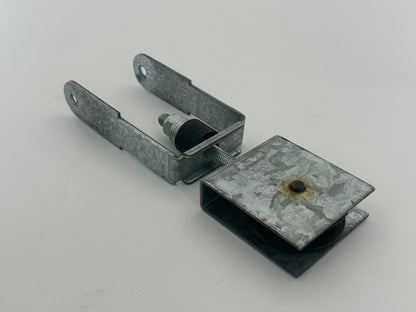 Novoferm Novomatik 553 Riemenenspanner Umlenkung Rolle Spannvorrichtung Rad Laufrolle Umlenkrolle Führungsrolle Spannrolle Antriebsrolle Endstück Riemenumlenkung Kettenwender