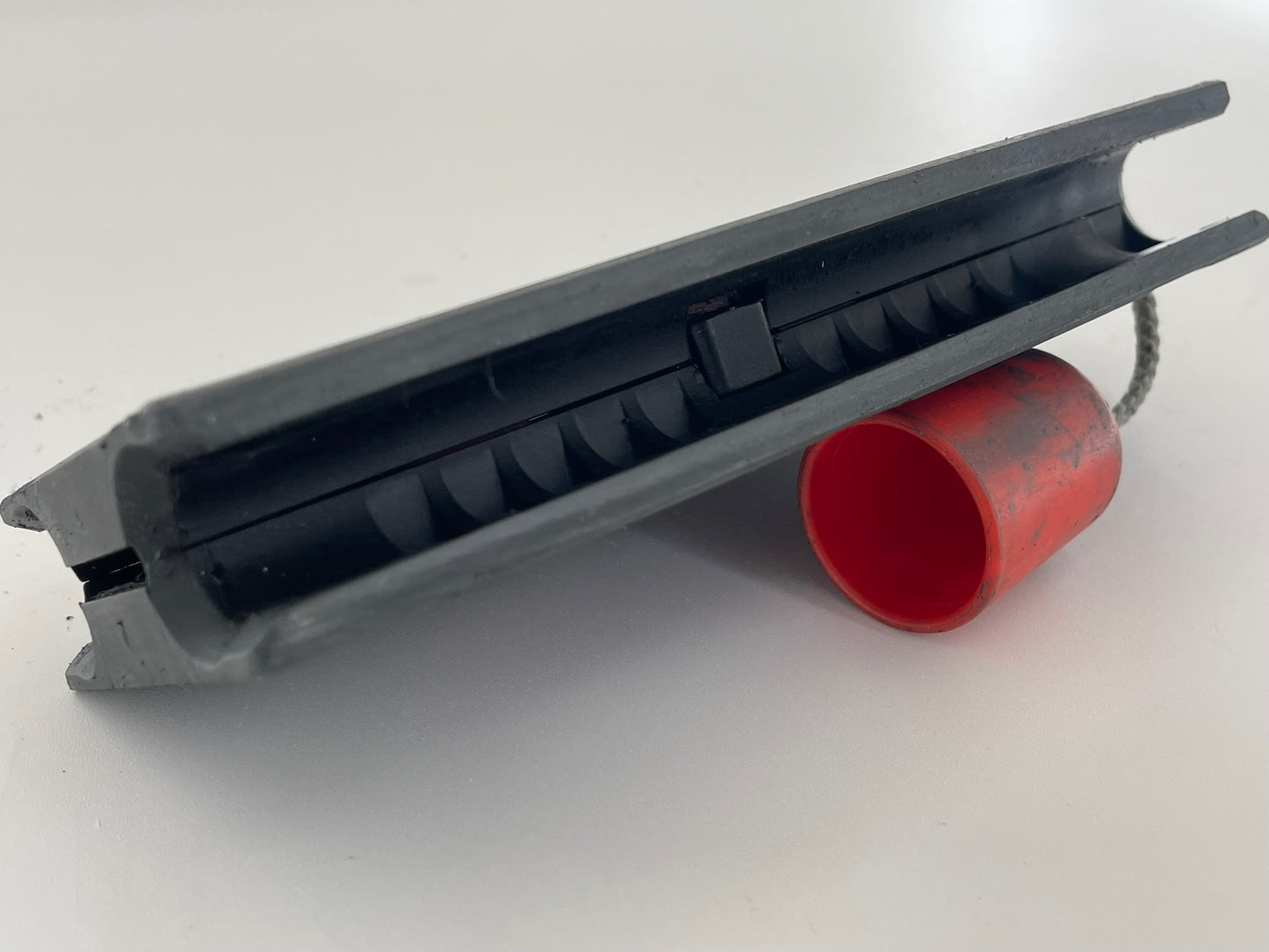 Novoferm 502 Laufwagen Mitnehmer Schlitten Zugschlitten Motorwagen Laufkatze Laufbock Gleitschlitten Laufschuh Laufschlitten Rollenwagen Führungsschlitten Antriebsschlitten