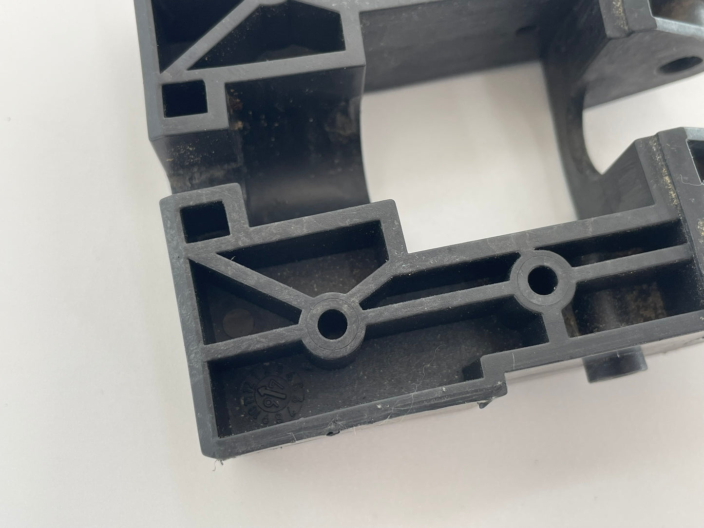 Novoferm 502 Halterung Halter Rollenhallter Endstück Umlenkung Rolle Riemenumlenkung Ersatzteil