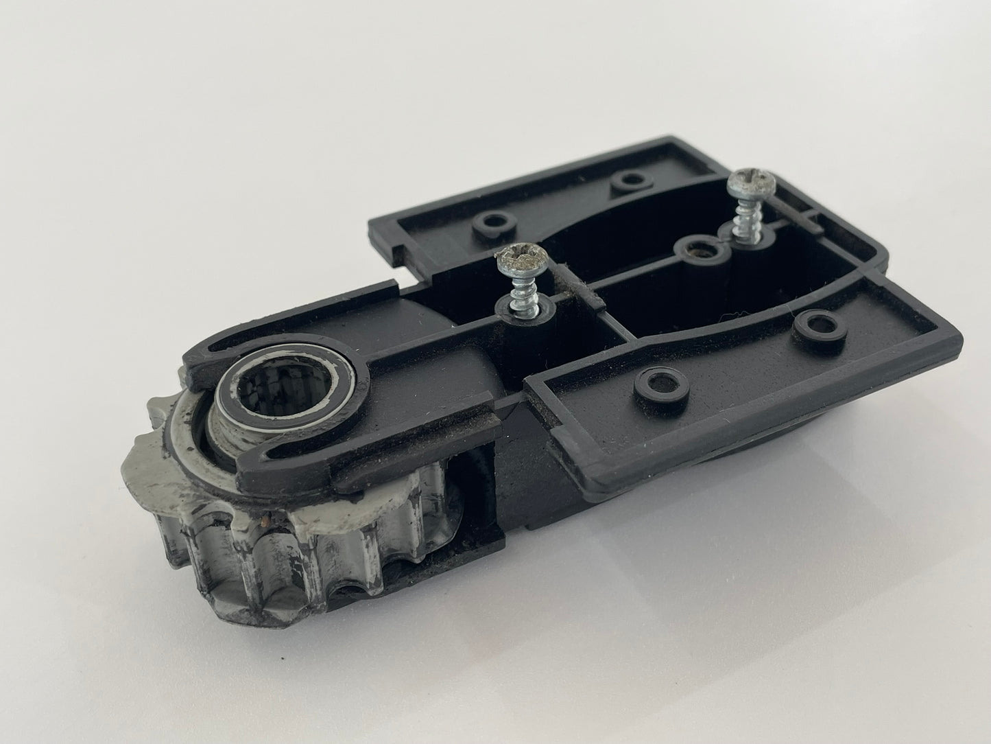 Novoferm 502 Umlenkung Rolle Spannvorrichtung Rad Ersatzteil Laufrolle Umlenkrolle Führungsrolle Spannrolle Antriebsrolle Kettenwender Kettenspanner Kettenführung Endstück Kettenumlenkung Kettenspreizer