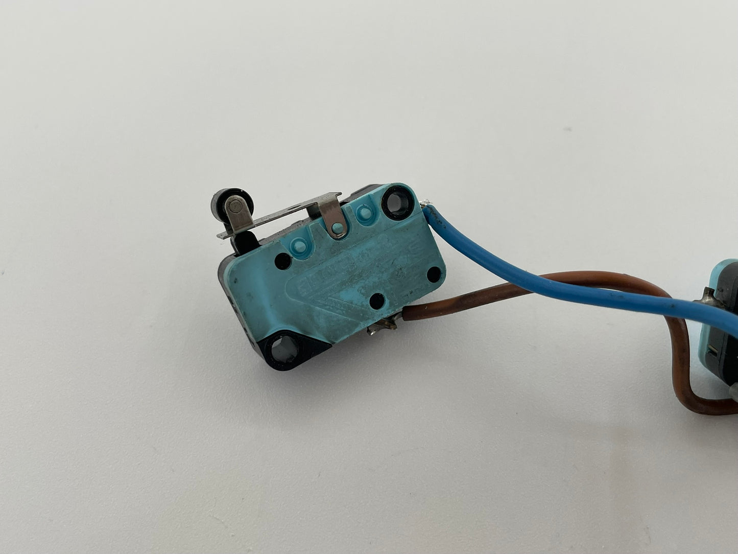 AEG TA212 Endschalter Sensor Schalter Positionsschalter Hallsensor Taster Endanschlag  Microschalter Kontaktschalter Tastkontakt ID Geber
